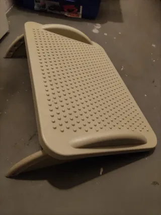 Reposapiés ergonómico beige