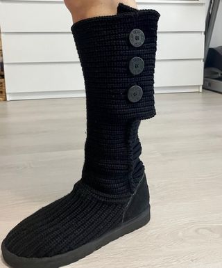 Botas UGG Negras Tejidas con Botones