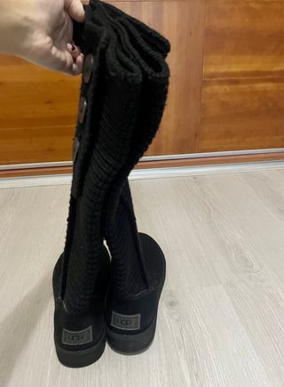 Botas UGG Negras Tejidas con Botones