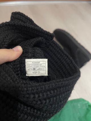 Botas UGG Negras Tejidas con Botones