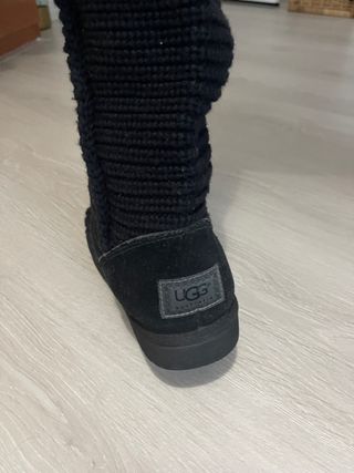 Botas UGG Negras Tejidas con Botones