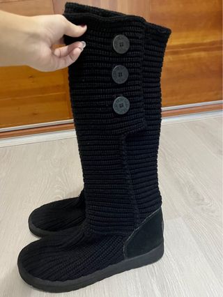 Botas UGG Negras Tejidas con Botones