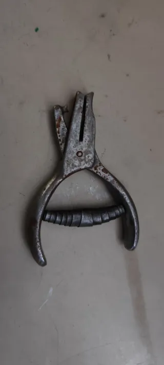 Picadora de billetes antigua 20€ cada uno