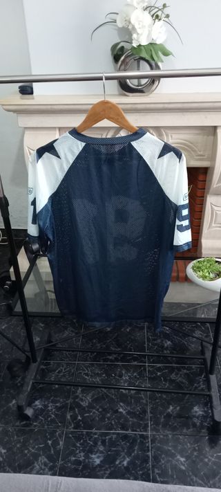 T-Shirt Shein Azul e Branco Número 91