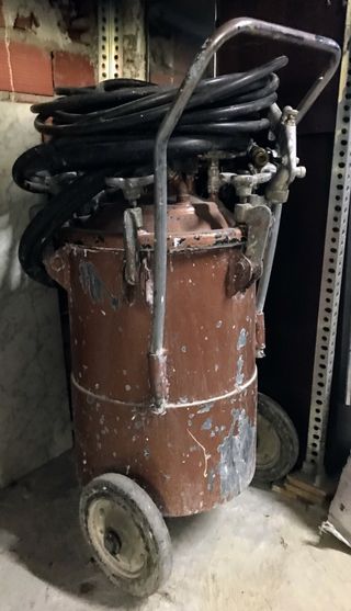 Compresor y calderín de pintura