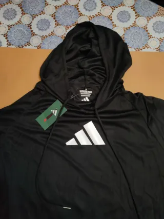 Felpa Adidas nera con cappuccio