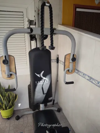 Máquina de ejercicios con pesas