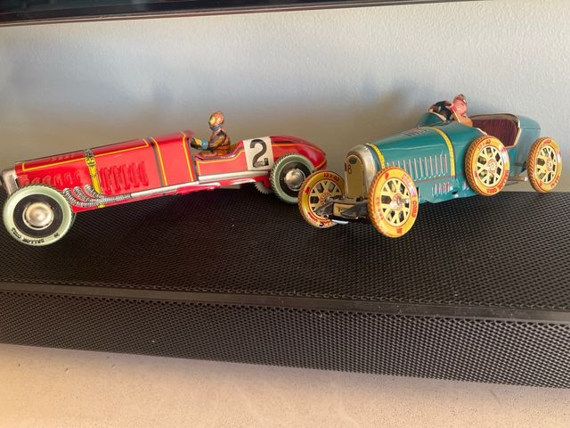 2 Carros de folha de metal de corrida antigos
