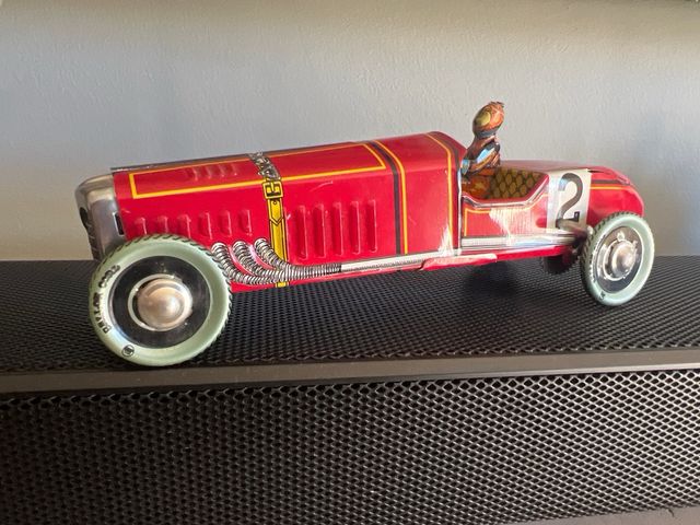 2 Carros de folha de metal de corrida antigos