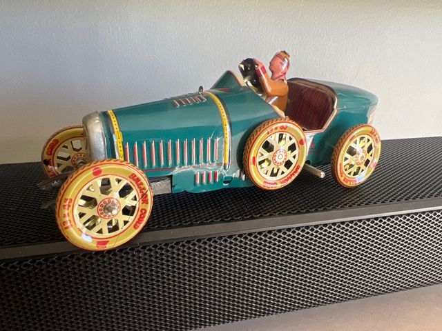 2 Carros de folha de metal de corrida antigos