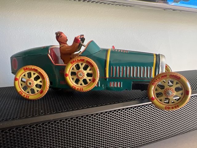 2 Carros de folha de metal de corrida antigos