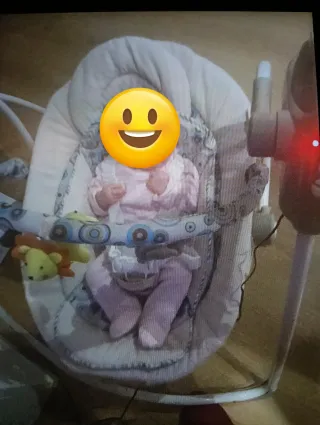 Hamaca y columpio en su caja para bebé con música