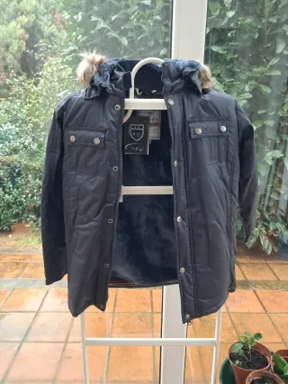 Parka impermeable y cálida.