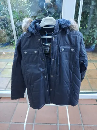 Parka impermeable y cálida.