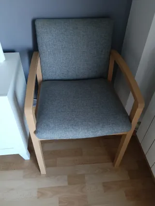 Mesa de comedor y 6 sillones tapizados color gris