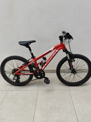 Bicicleta infantil roja marca Orbea