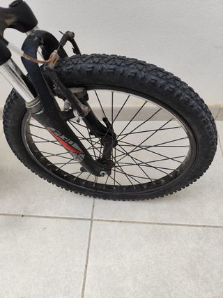 Bicicleta infantil roja marca Orbea