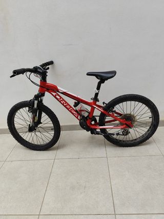 Bicicleta infantil roja marca Orbea