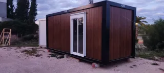 Caseta modular panel sándwich