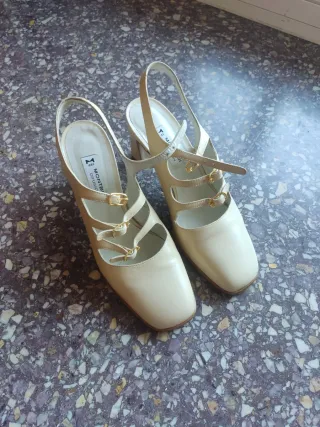 Sandalias Montebianco Piel Beige Tiras Hebilla