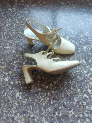 Sandalias Montebianco Piel Beige Tiras Hebilla