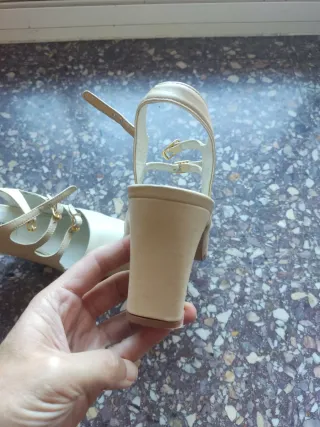 Sandalias Montebianco Piel Beige Tiras Hebilla