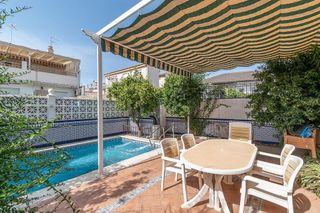 Casa adosada en venta en Cúllar Vega