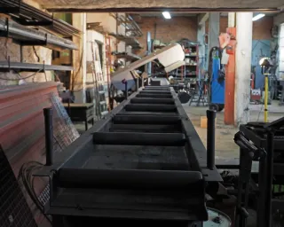 Sierra de cinta semiautomática