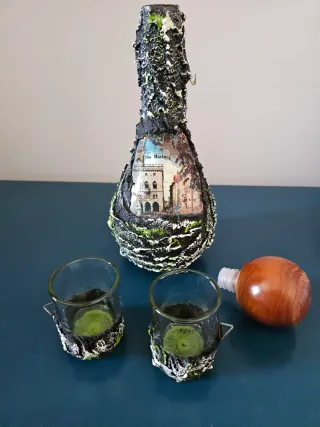 Set bottiglia e 2 bicchieri decorati