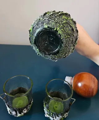 Set bottiglia e 2 bicchieri decorati