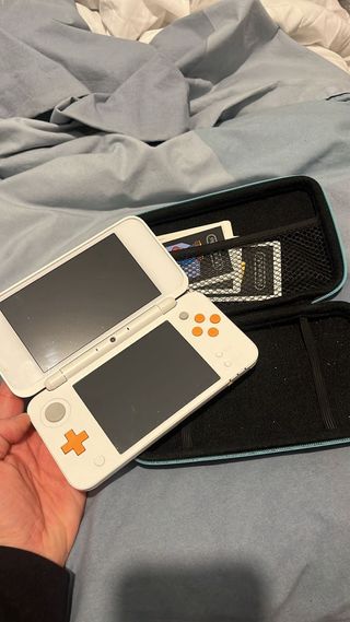 Nintendo 2DS XL Bianca e Arancione