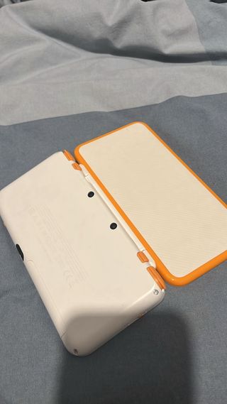 Nintendo 2DS XL Bianca e Arancione