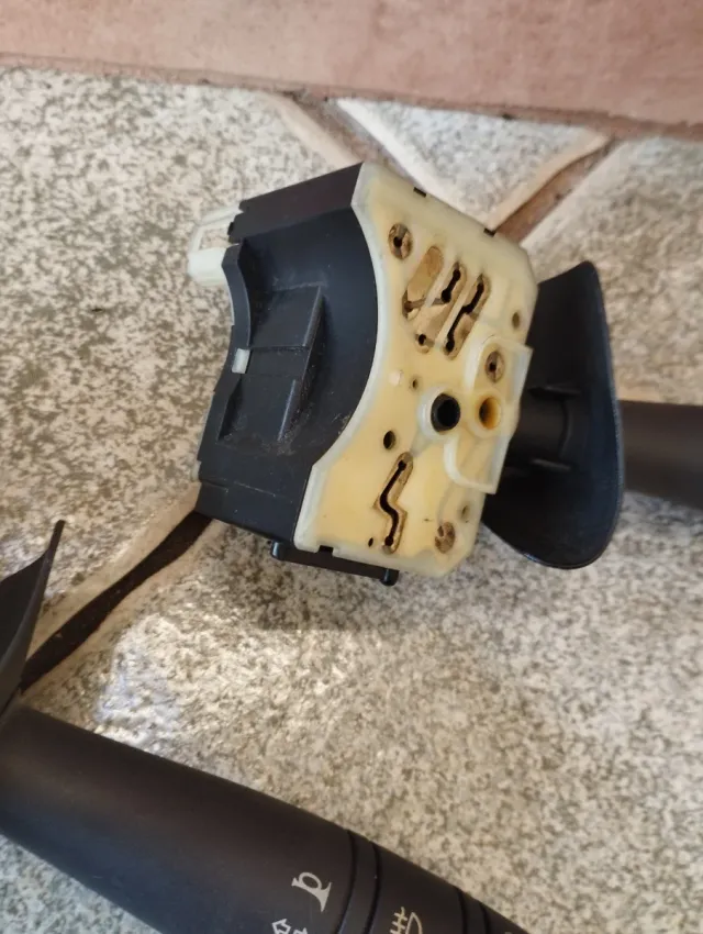 Renault Clio palancas volante.