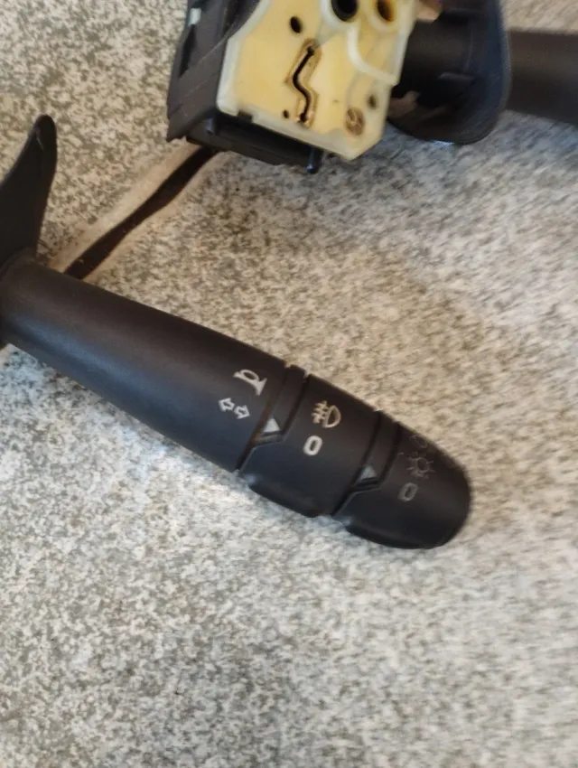 Renault Clio palancas volante.