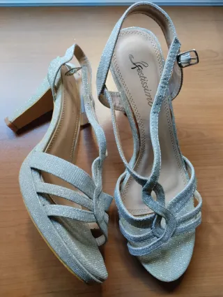 Conjunto Bolso y Sandalias Plateadas Brillo