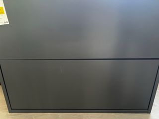 Mueble de baño IKEA gris oscuro.