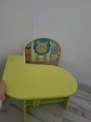 Pupitre infantil con diseño de león