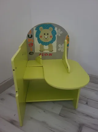 Pupitre infantil con diseño de león
