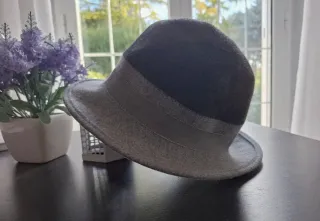 Cappello in lana cotta nero e grigio