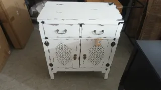 Mueble auxiliar oriental blanco