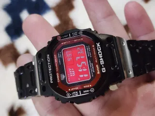 Reloj Casio G-Shock GMW-B5000 Rojo