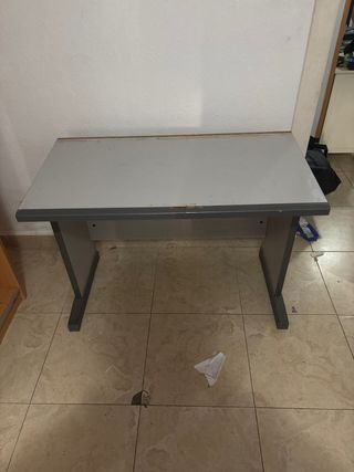 se regala Mesa de 1m x 60cm