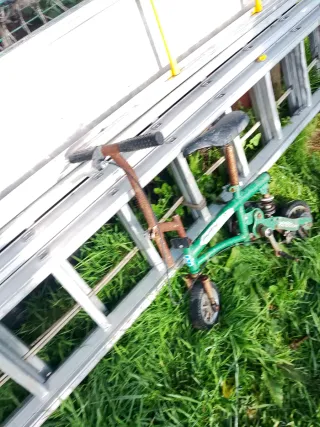 Bicicleta pequeña verde