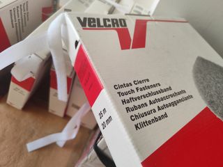 Cajas 20 metros velcro 20mm y artículos merceria