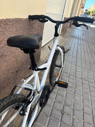 Bicicleta infantil blanca