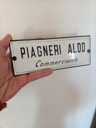 Targhetta smaltata vintage.