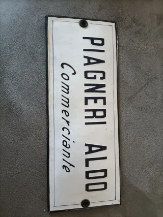 Targhetta smaltata vintage.