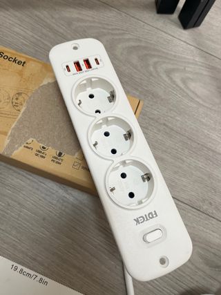 Enchufe 4000W con 3 USB