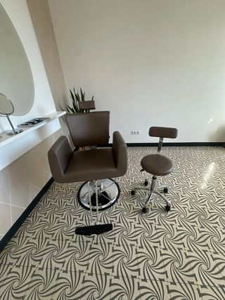 Tocador espejo, sillón y taburete