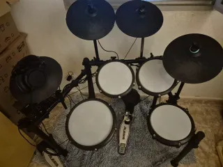 Batería Electrónica Alesis Nitro Max + Plato Extra